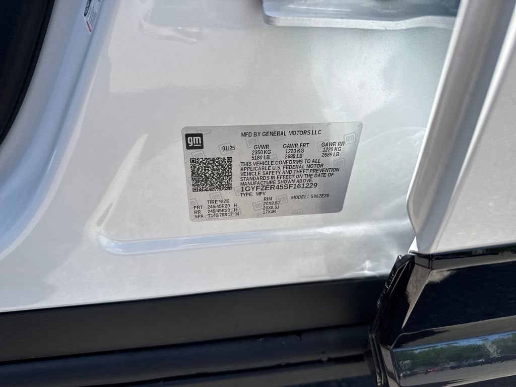 Used 2025 Cadillac XT4 Sport w/ Cold Weather Package FWD image 31