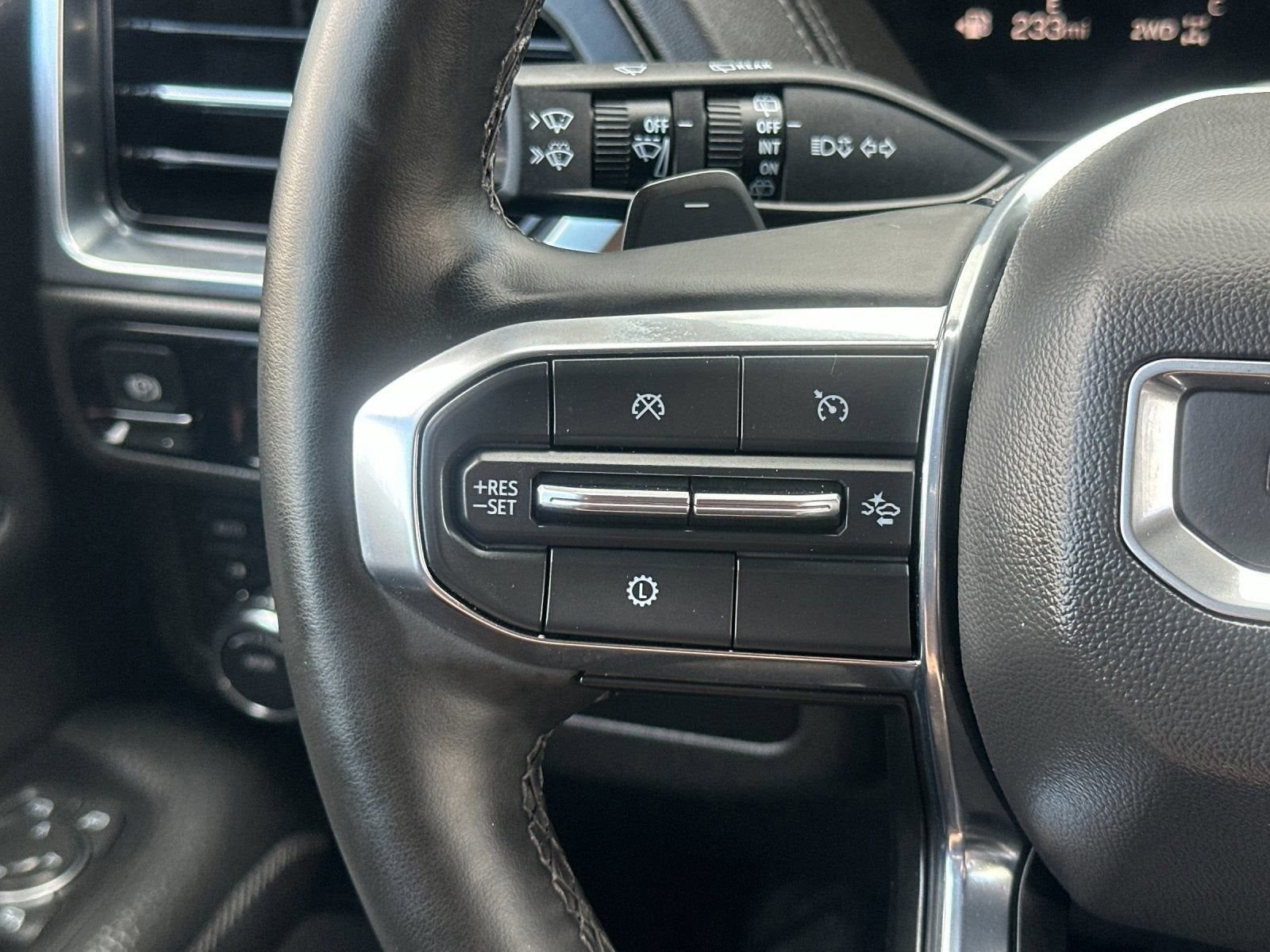 Used 2025 GMC Yukon Denali AWD/4WD image 29
