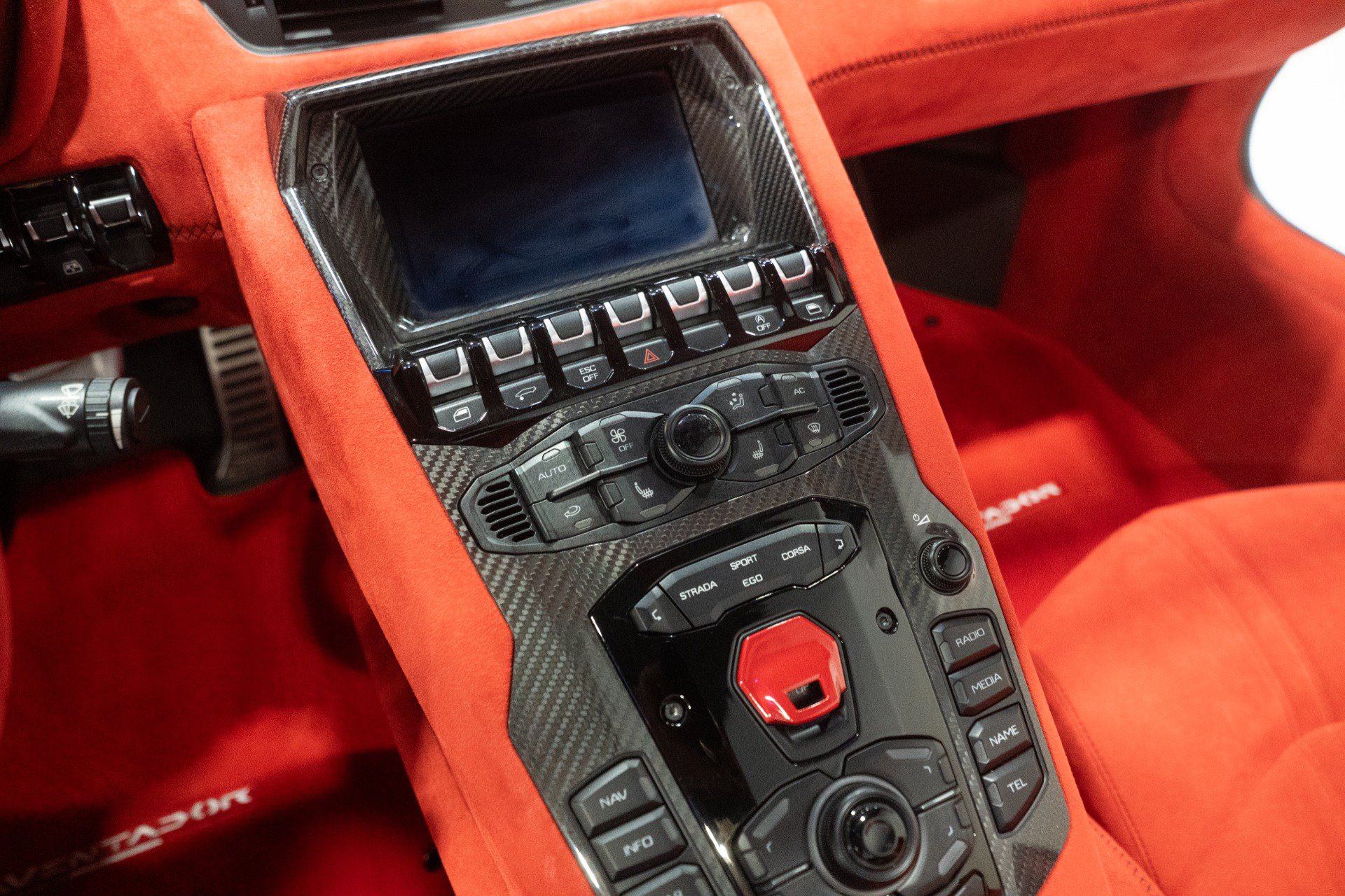 Used 2020 Lamborghini Aventador SVJ AWD/4WD image 23