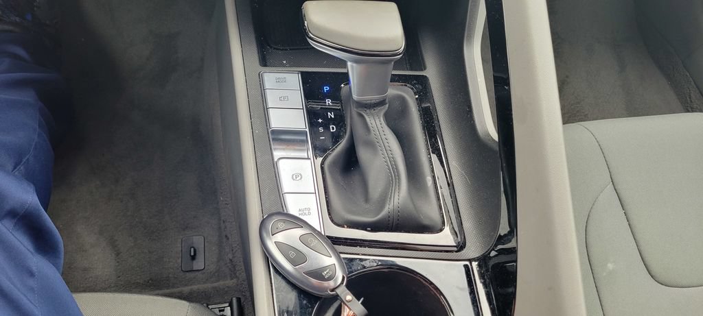 Used 2025 Hyundai Elantra SEL FWD image 22