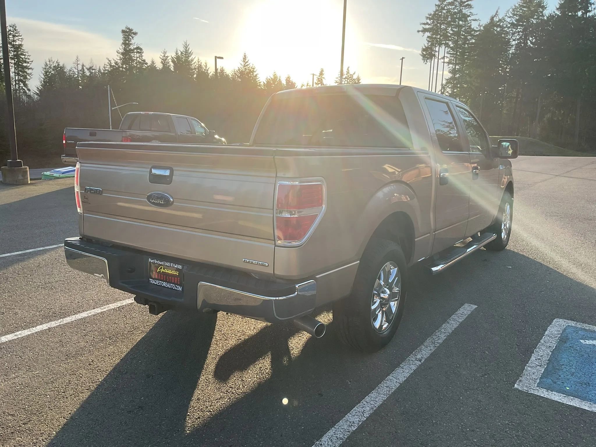 Used 2013 Ford F150 XLT w/ XLT Chrome Pkg image 5