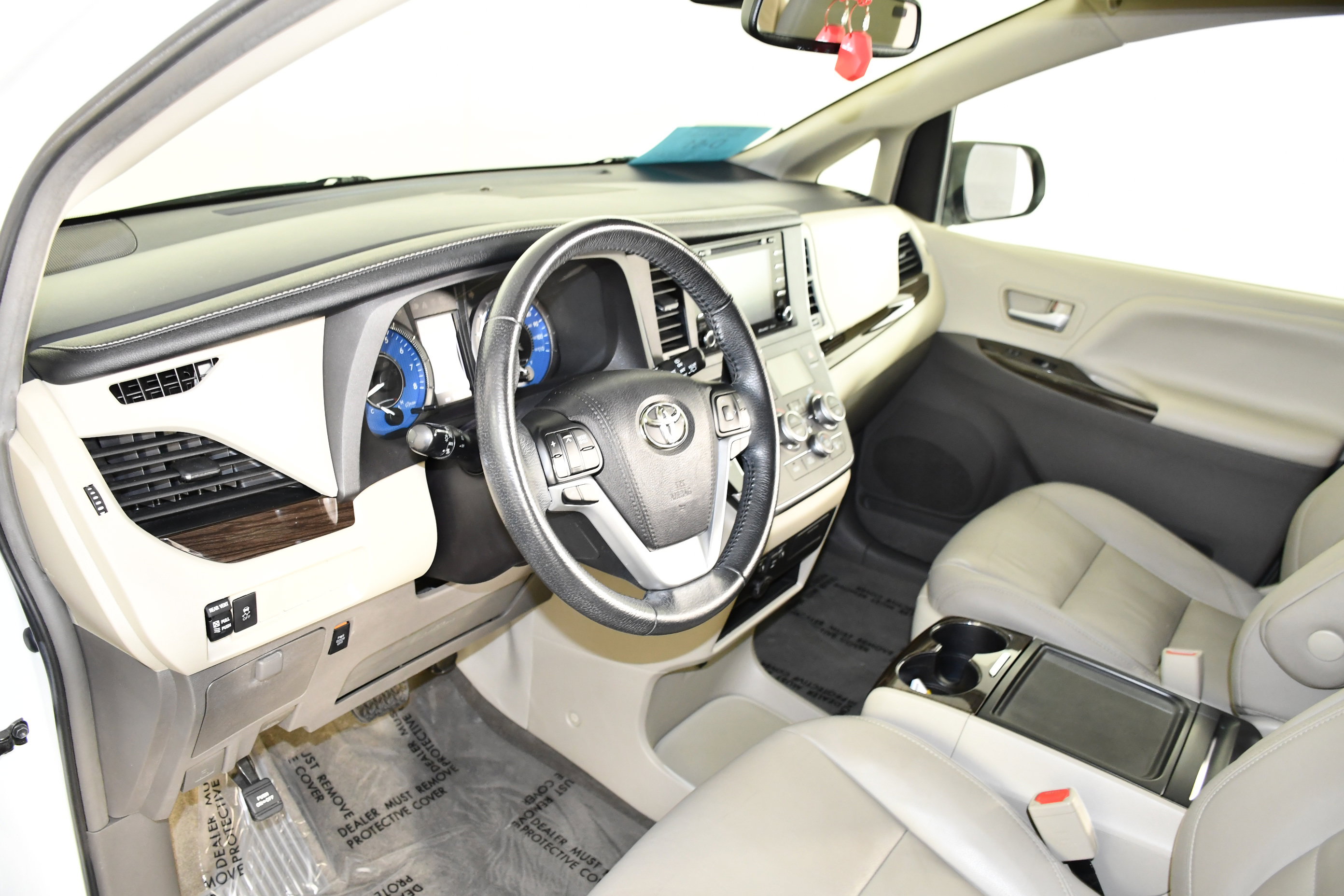 Used 2018 Toyota Sienna XLE FWD image 36