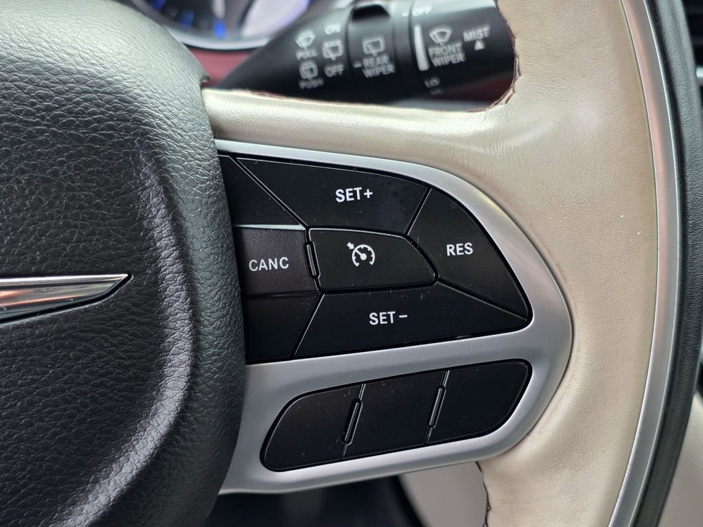 Used 2020 Chrysler Pacifica Limited image 18