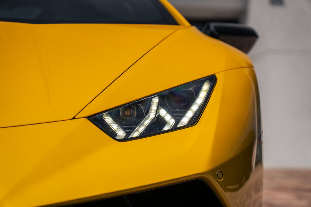 Used 2018 Lamborghini Huracan Performante AWD/4WD image 10
