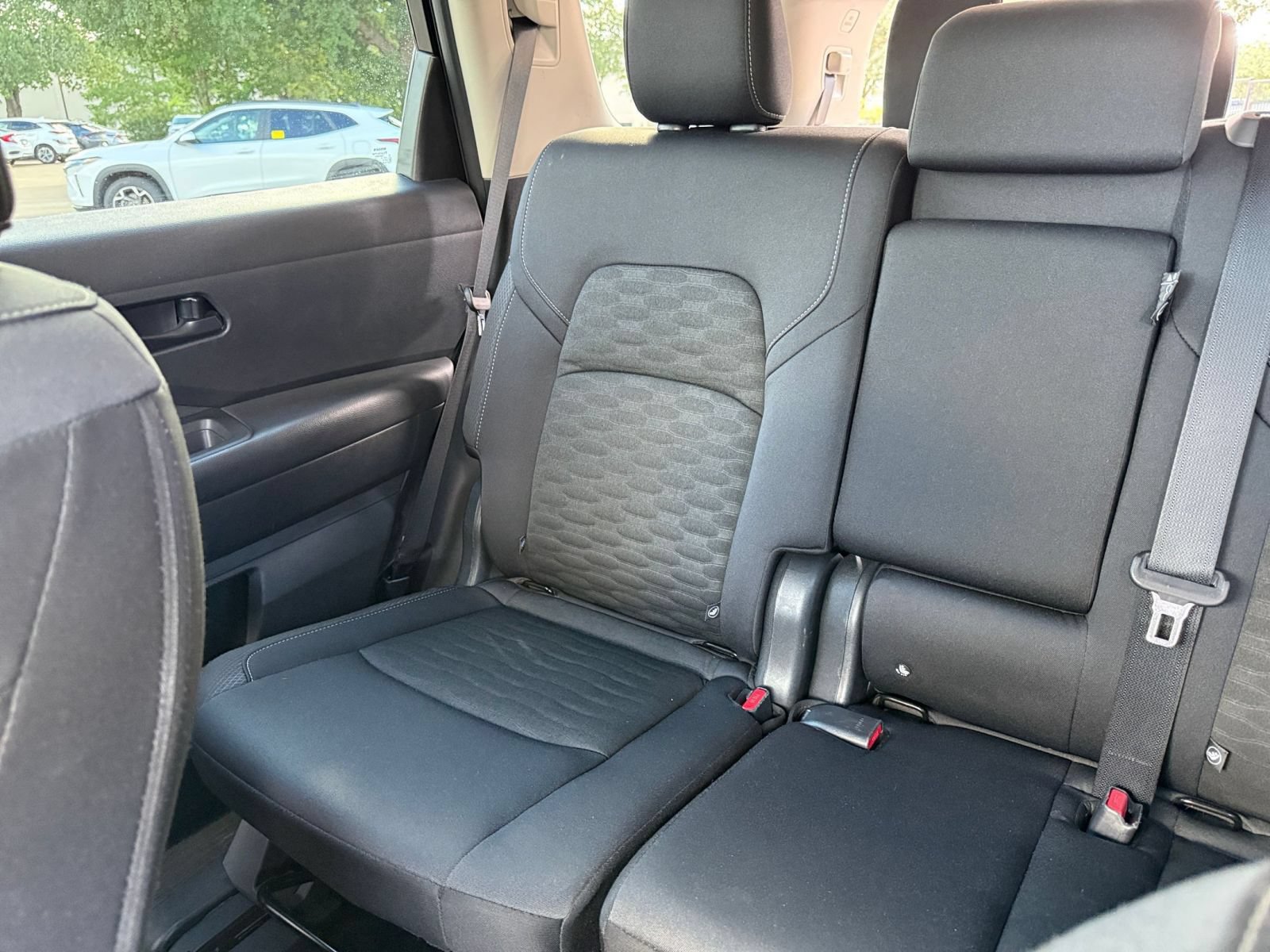 Used 2025 Nissan Pathfinder SV FWD image 41