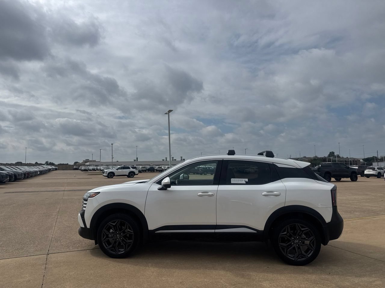 Certified 2025 Nissan Kicks SR FWD image 13