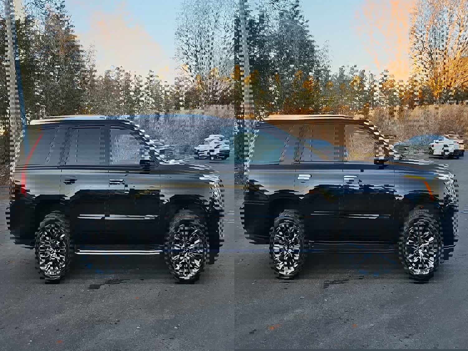 Used 2019 Cadillac Escalade Luxury w/ Escalade Sport Edition image 2