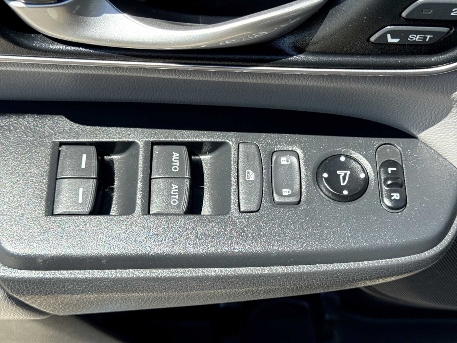 Used 2017 Honda CR-V EX-L image 16