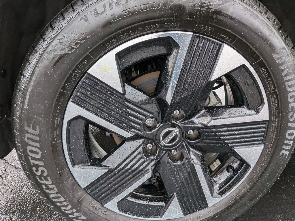 Used 2025 Nissan Kicks SV w/ SV Premium Package image 28