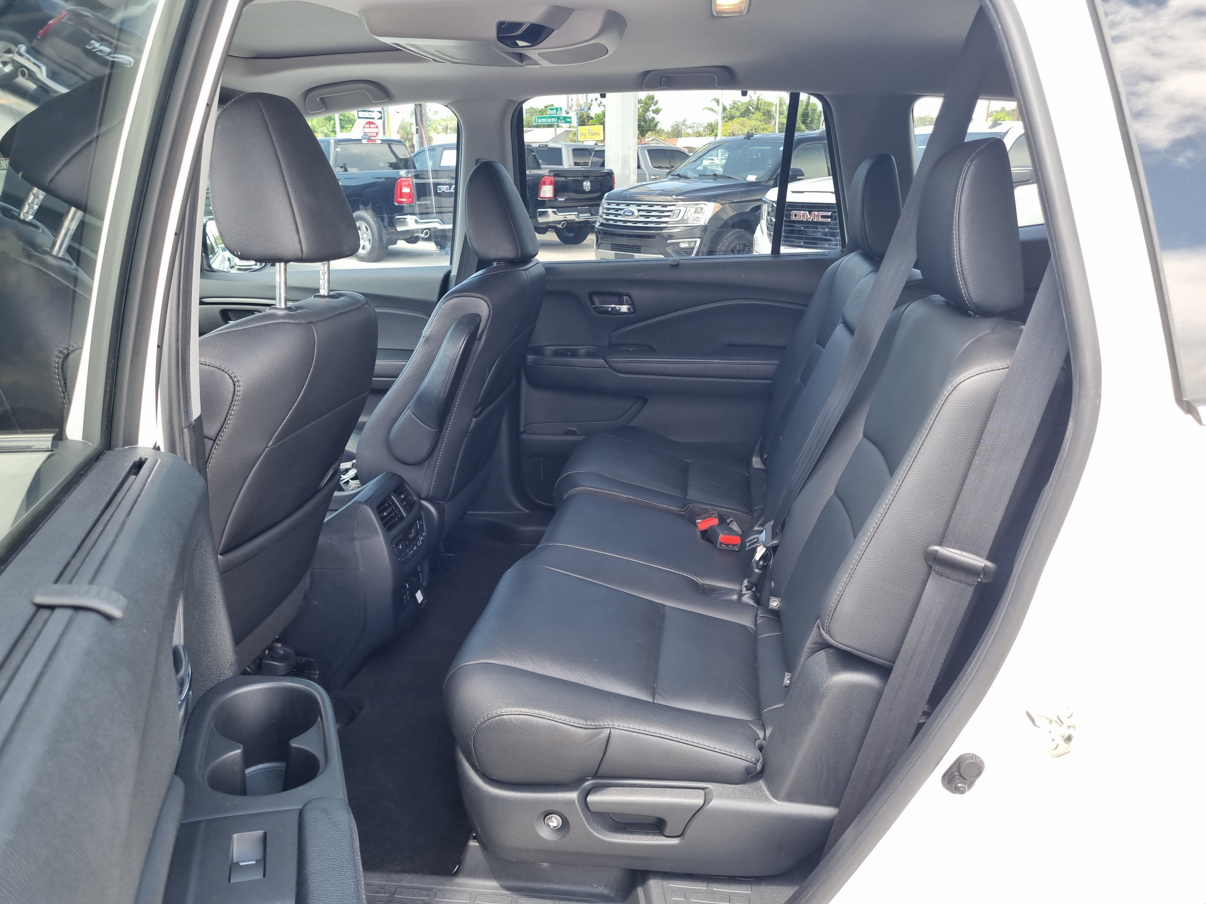 Used 2020 Honda Pilot Touring image 10