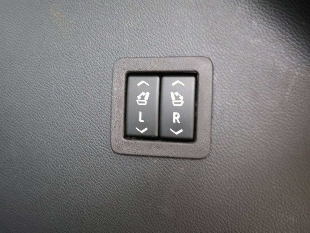 Used 2021 Buick Enclave Avenir w/ Avenir Technology Package image 35