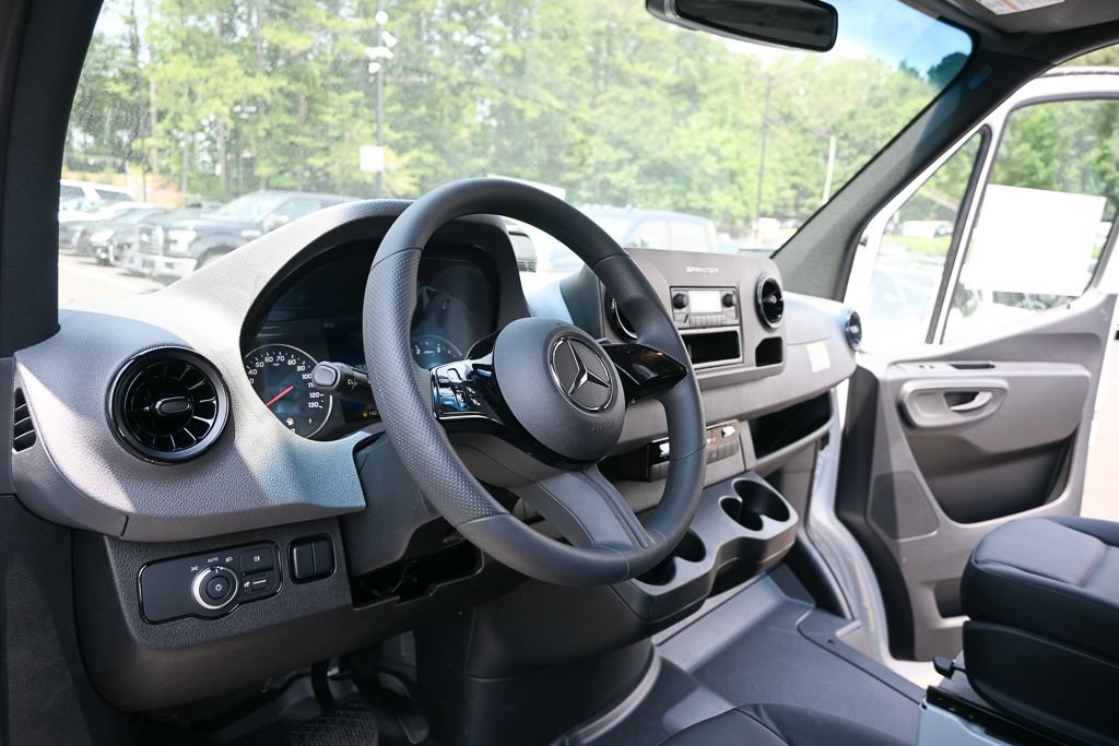 Used 2025 Mercedes-Benz Sprinter 2500 image 6