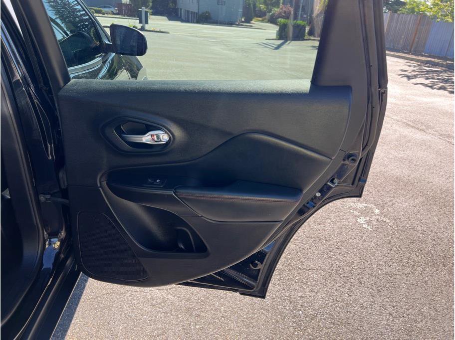 Used 2020 Jeep Cherokee Trailhawk w/ Cold Weather Group image 24
