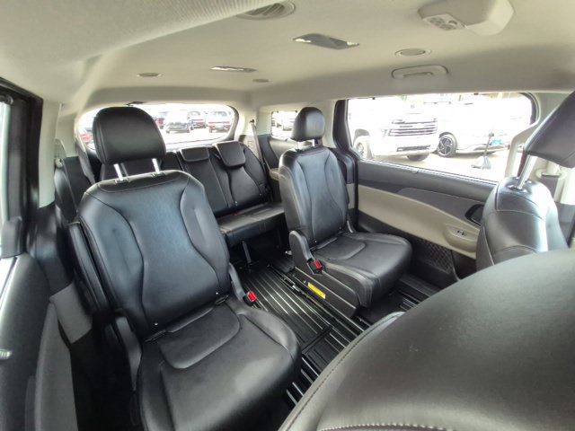 Used 2026 Kia Carnival EX FWD image 16
