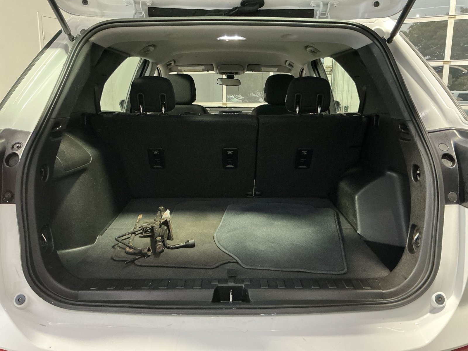Used 2019 Chevrolet Equinox LS AWD/4WD image 25
