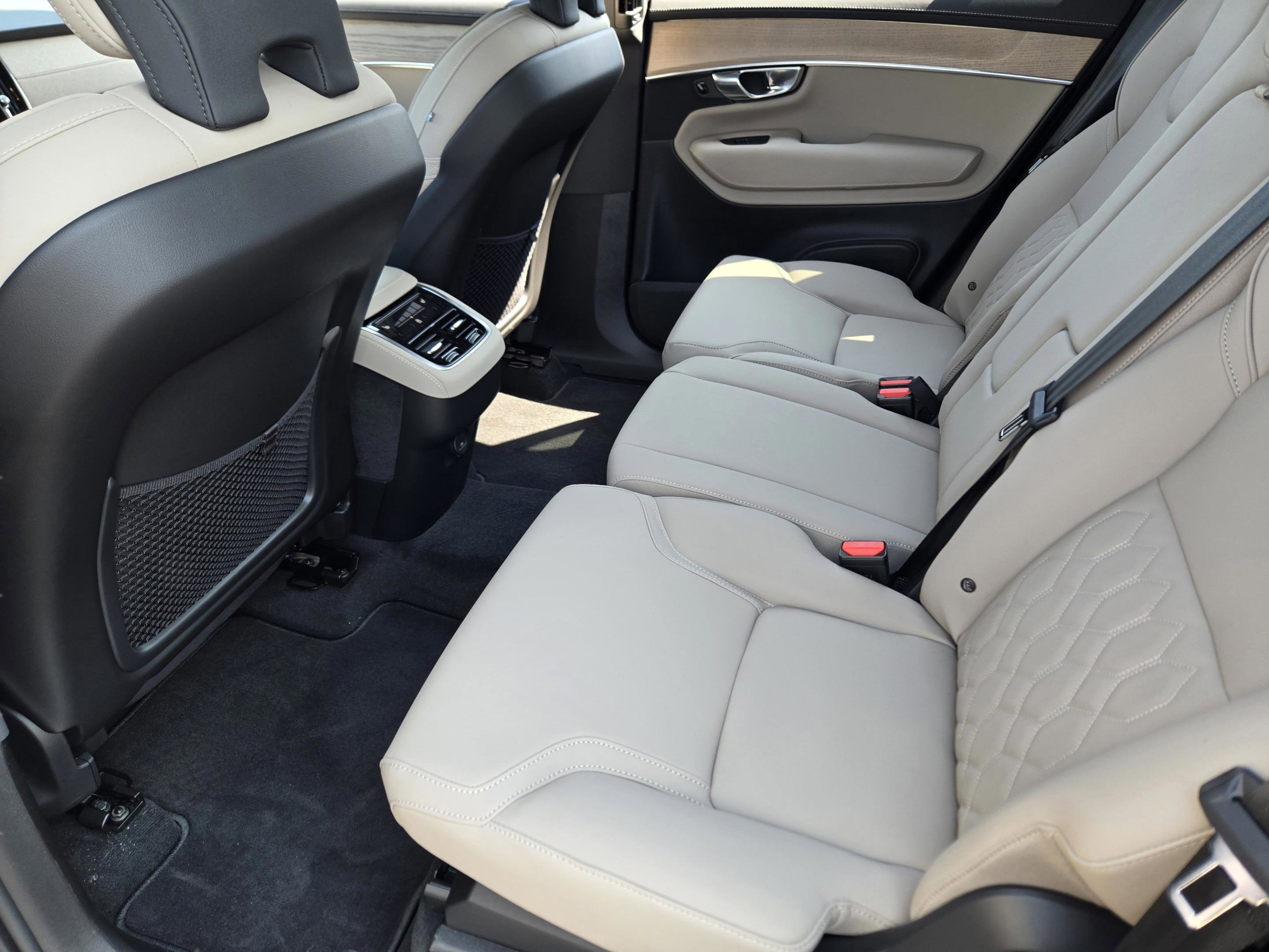 New 2026 Volvo XC90 B5 Core w/ Protection Package Premier image 26