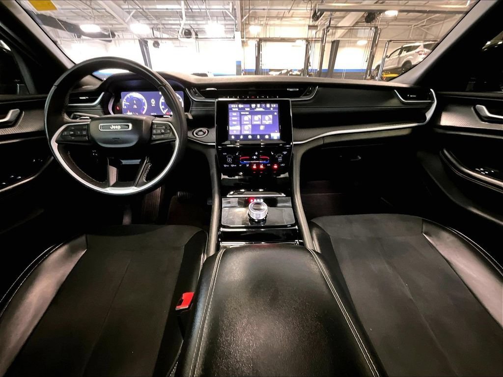 Used 2023 Jeep Grand Cherokee Altitude AWD/4WD image 22