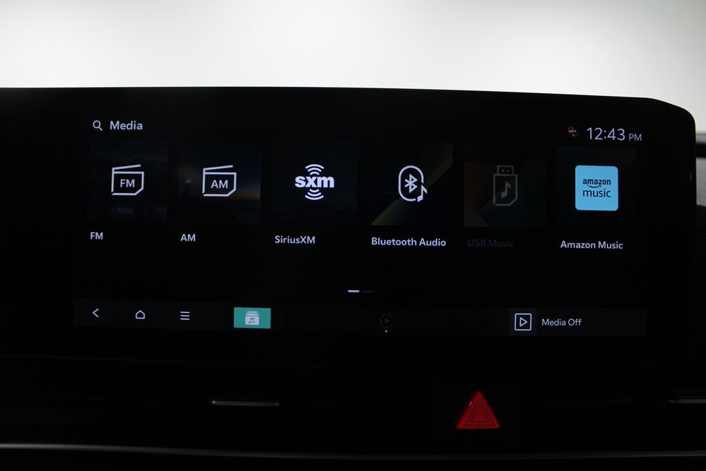 Used 2025 Kia Carnival EX image 23