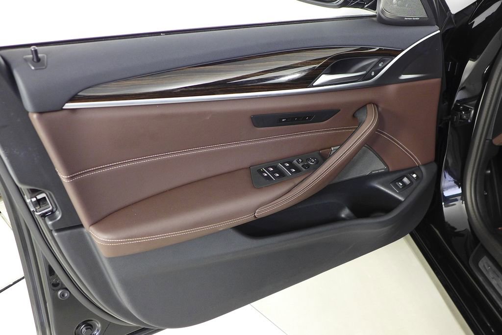 Certified 2023 BMW 530e w/ Premium Package image 11