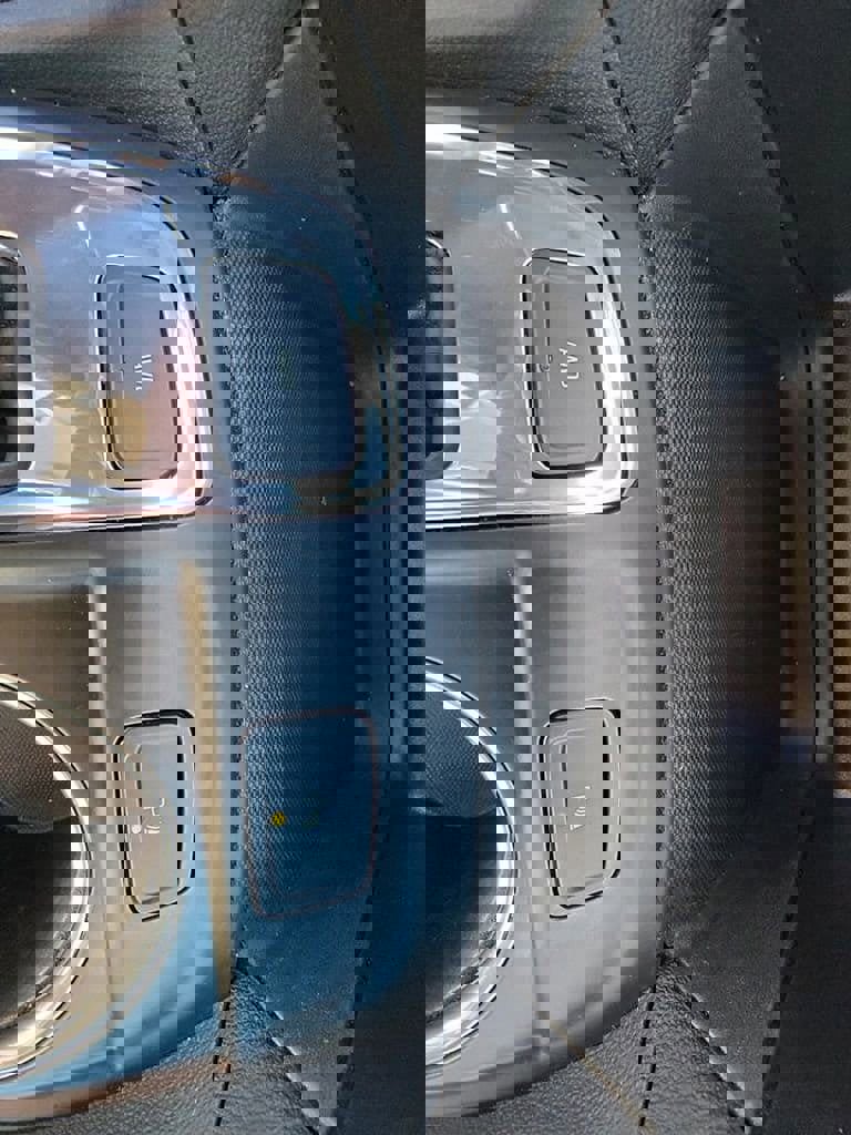 Used 2023 Chevrolet Equinox LT image 20