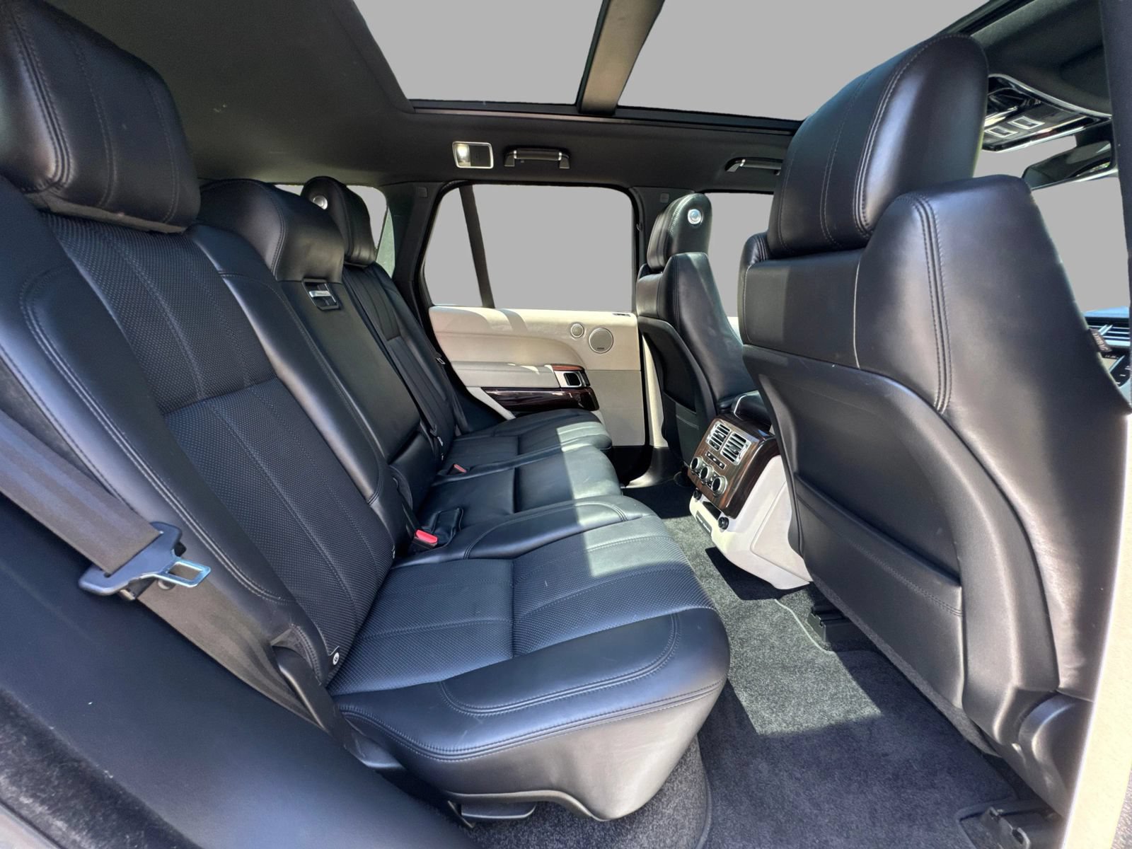 Used 2015 Land Rover Range Rover Supercharged AWD/4WD image 62
