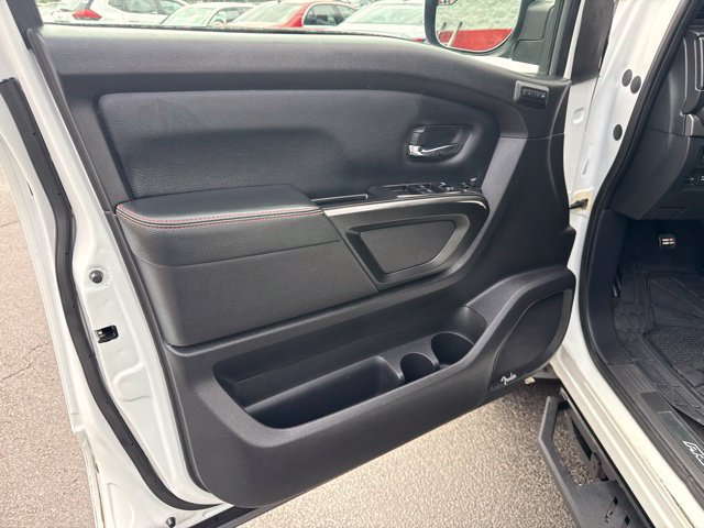 Used 2021 Nissan Titan PRO-4X w/ Pro-4x Convenience Package AWD/4WD image 15