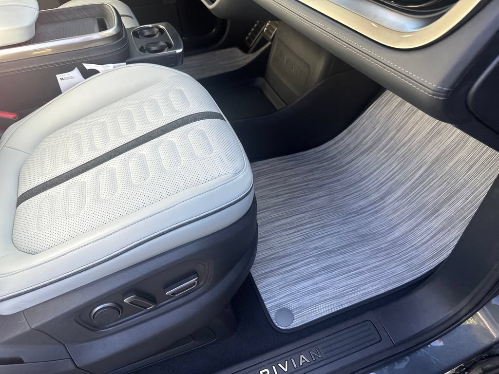 Used 2024 Rivian R1S Adventure AWD/4WD image 40