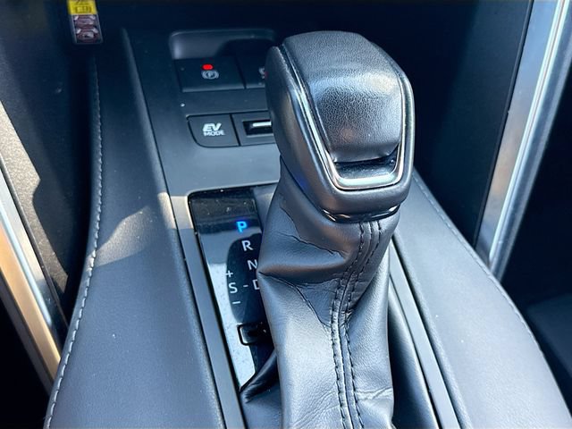 Used 2023 Toyota Venza LE AWD/4WD image 25