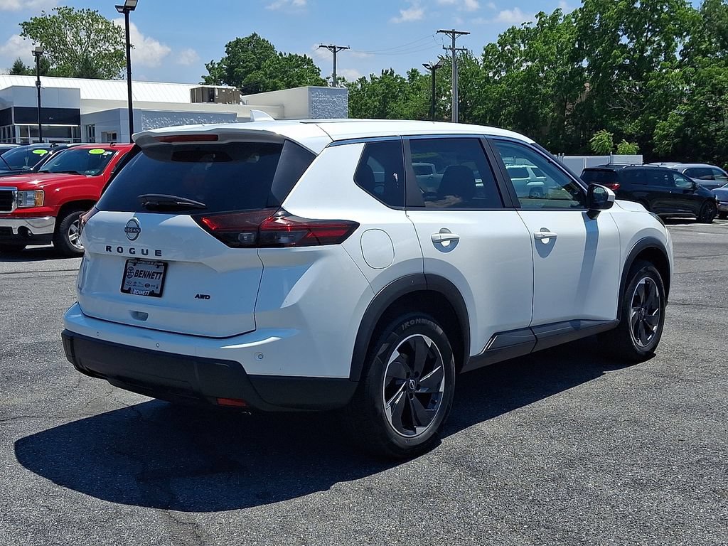 Used 2025 Nissan Rogue SV AWD/4WD image 6