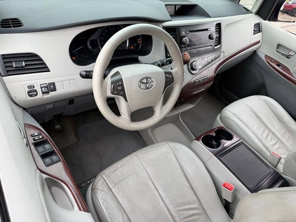 Used 2013 Toyota Sienna XLE image 11
