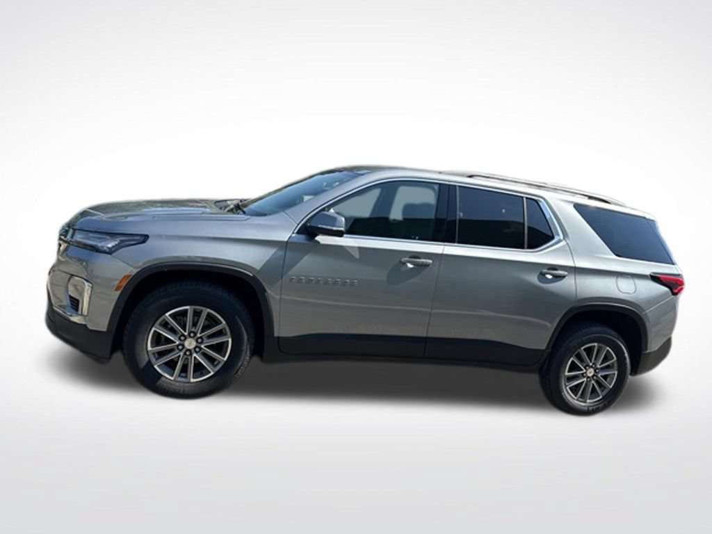 Used 2023 Chevrolet Traverse LT FWD image 2