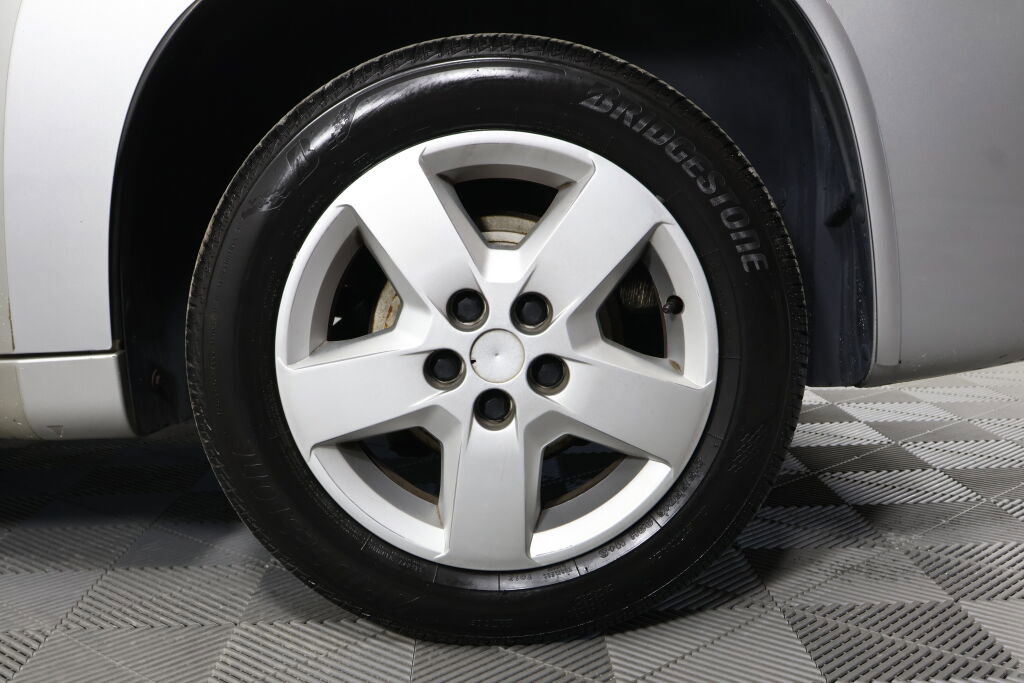 Used 2010 Chevrolet HHR LT image 8