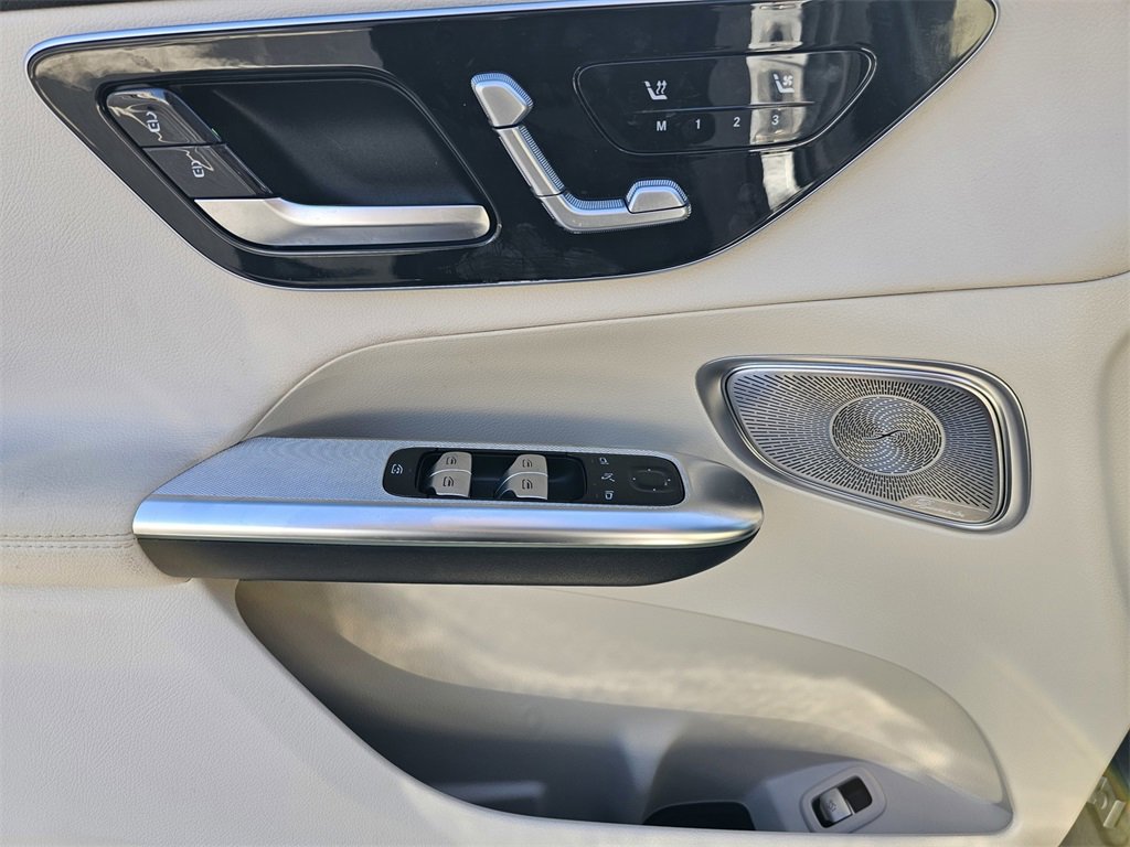 Used 2025 Mercedes-Benz GLC 300 image 16