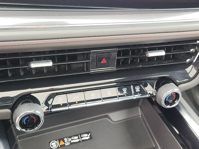 Used 2025 Chevrolet Suburban RST w/ Comfort Package AWD/4WD image 16