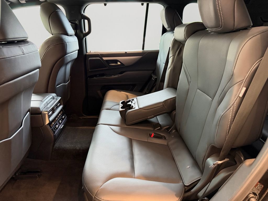 Certified 2025 Lexus LX 700h F Sport AWD/4WD image 12