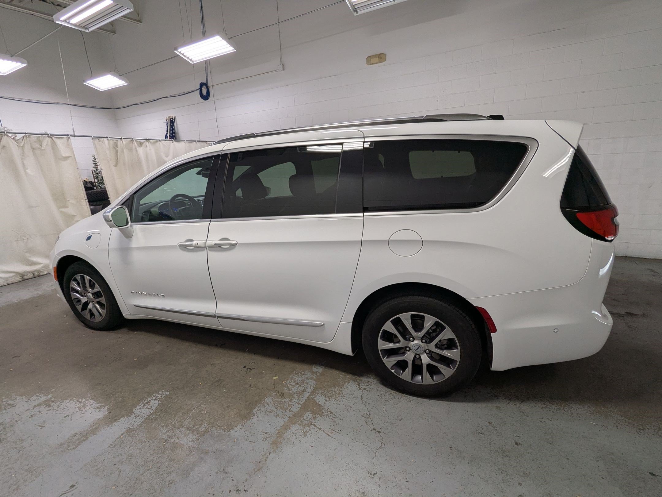 Certified 2024 Chrysler Pacifica Pinnacle FWD image 10