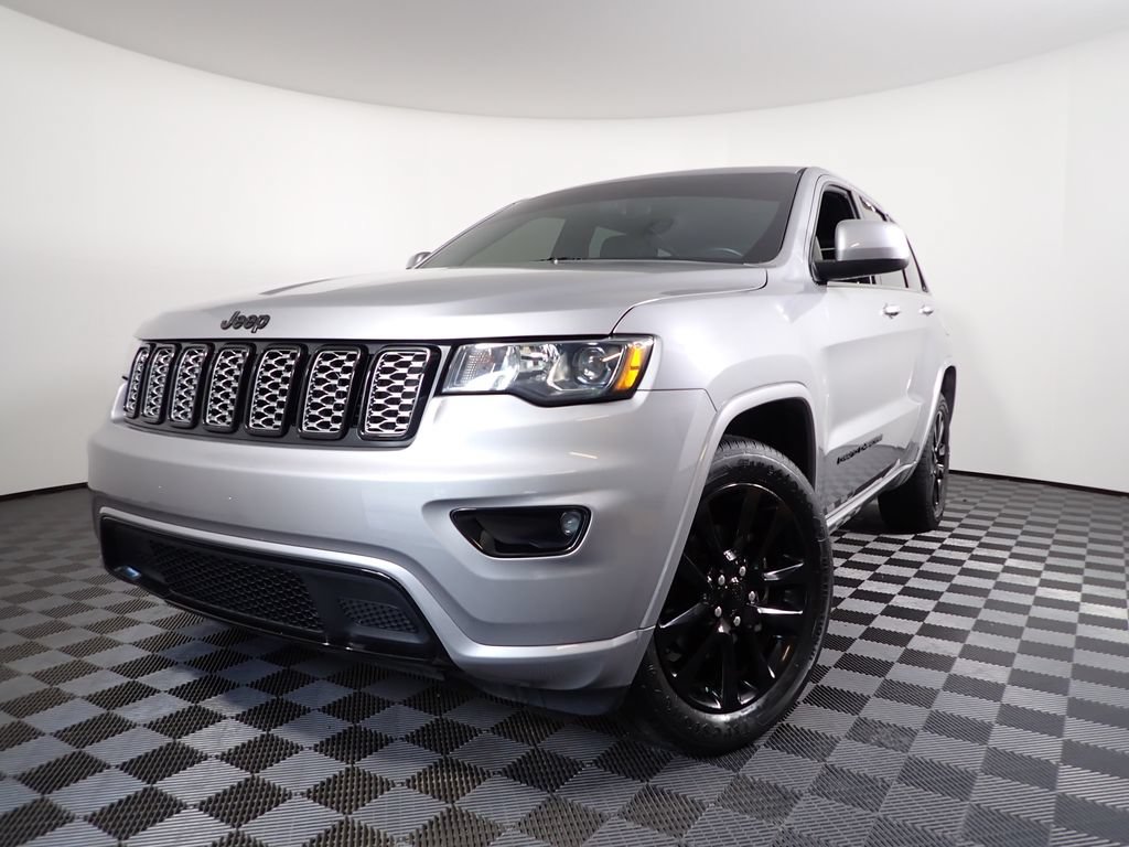 Used 2019 Jeep Grand Cherokee Altitude AWD/4WD image 2