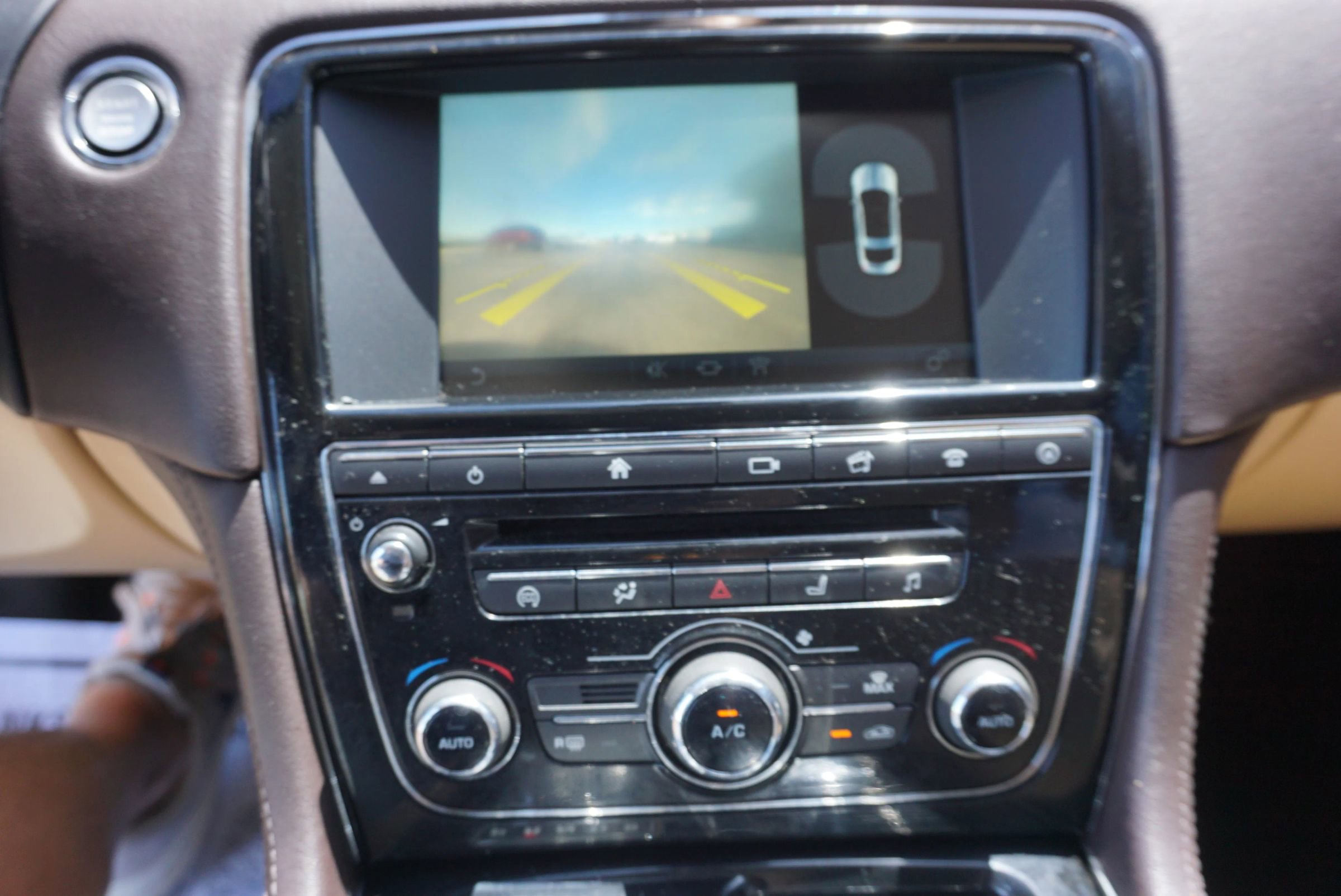 Used 2016 Jaguar XJ R-Sport RWD image 33
