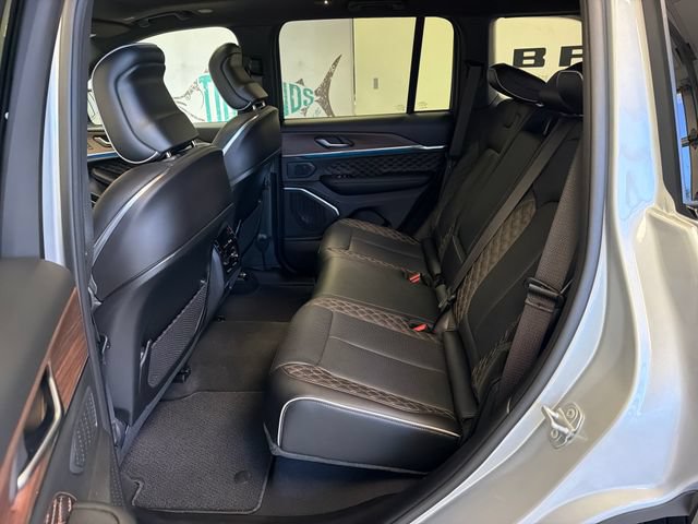 Used 2025 Jeep Grand Cherokee Summit w/ Obsidian Package AWD/4WD image 27