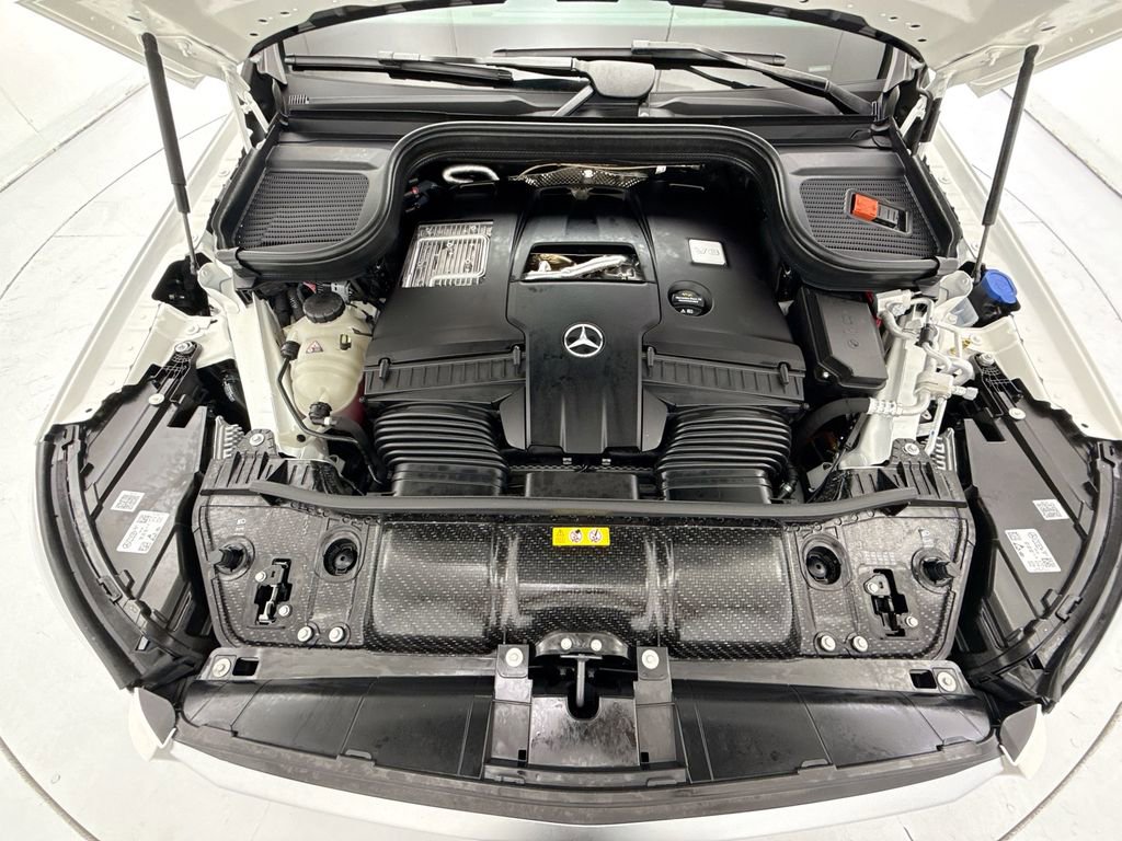 Used 2025 Mercedes-Benz GLS 580 4MATIC image 29