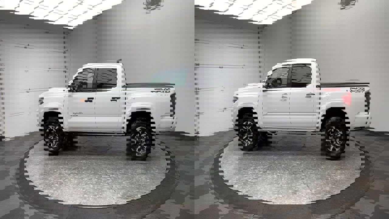 Used 2019 Toyota Tacoma TRD Sport image 35