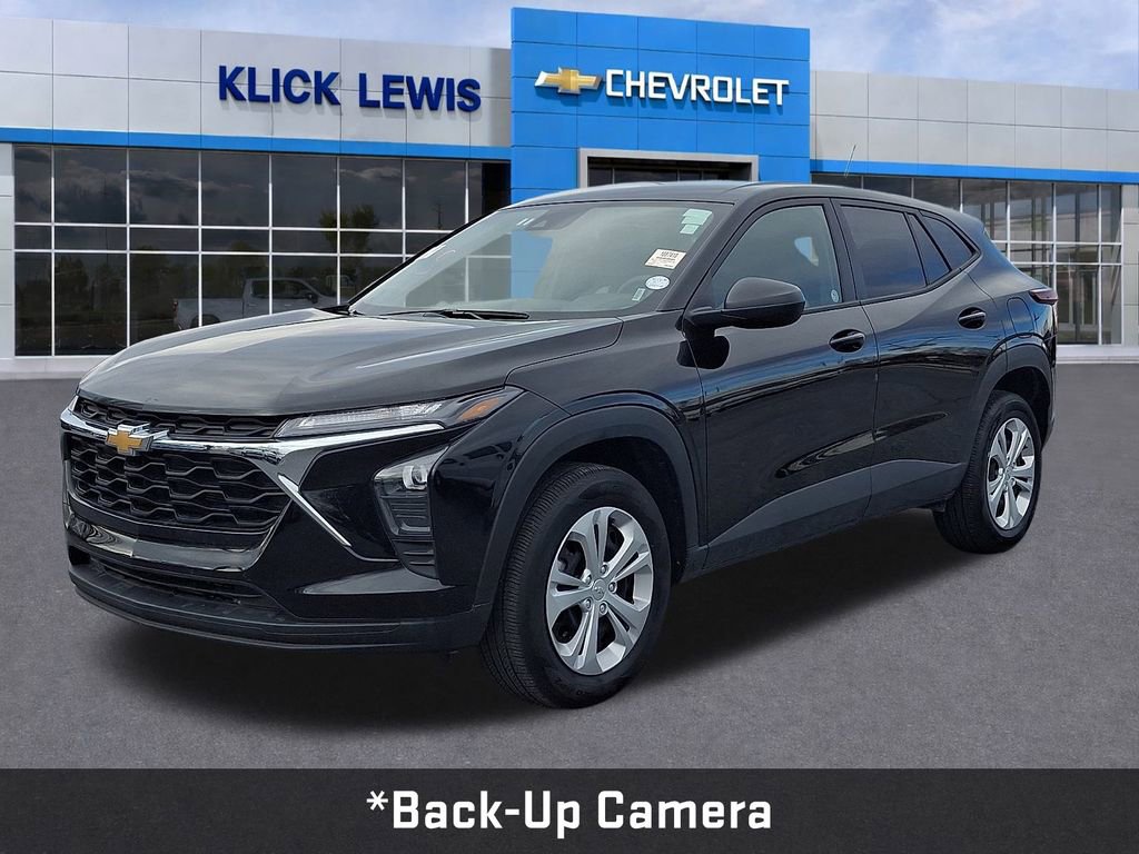Used 2025 Chevrolet Trax LS image 3