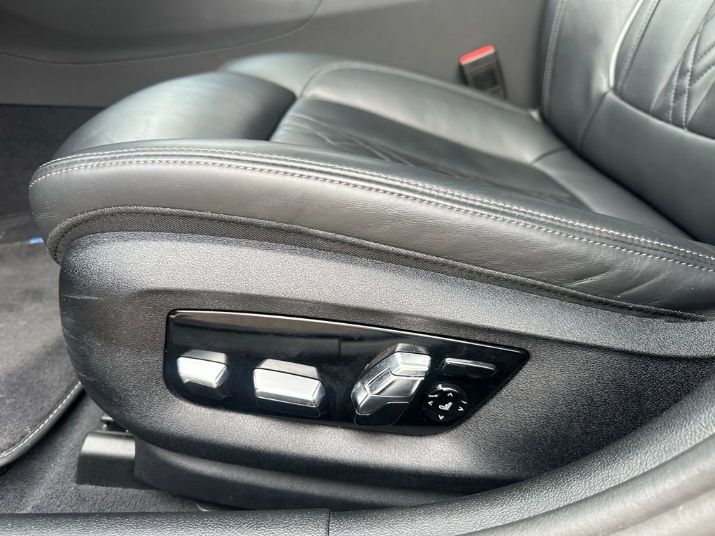 Used 2023 BMW M550i xDrive w/ Executive Package image 15