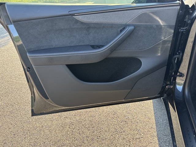 Used 2026 Tesla Model Y 2WD image 11