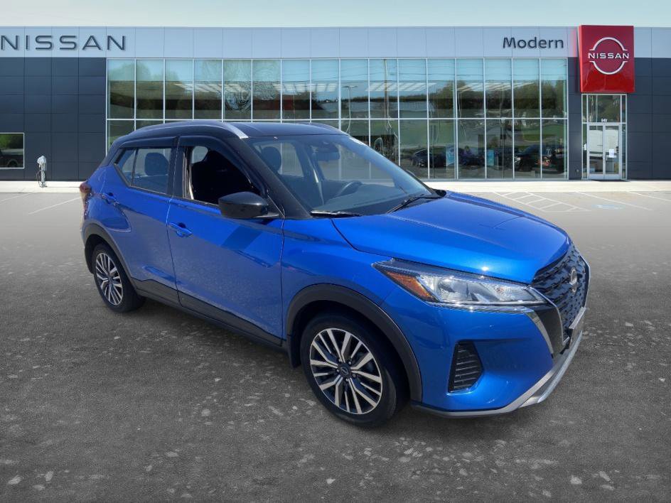 Used 2023 Nissan Kicks SV image 3