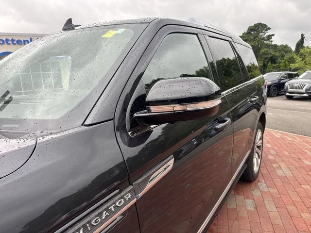 Used 2022 Lincoln Navigator Reserve AWD/4WD image 5