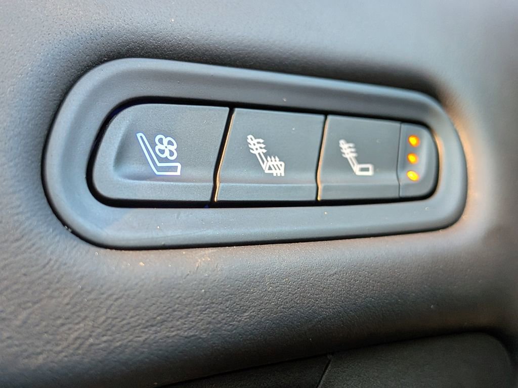 Certified 2023 Cadillac Escalade ESV Sport Platinum image 29