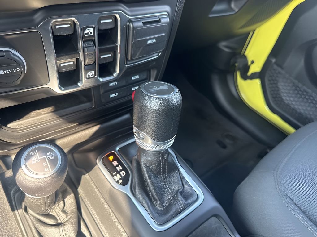 Used 2023 Jeep Wrangler Unlimited w/ Sun & Screen Package AWD/4WD image 16