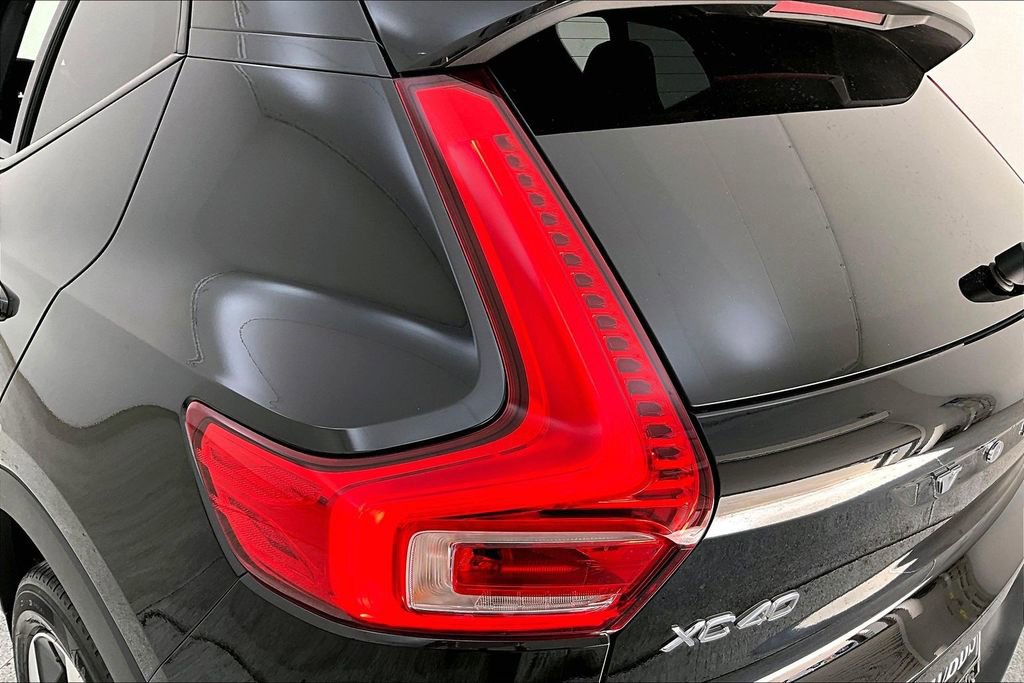 Certified 2025 Volvo XC40 B5 Plus image 41