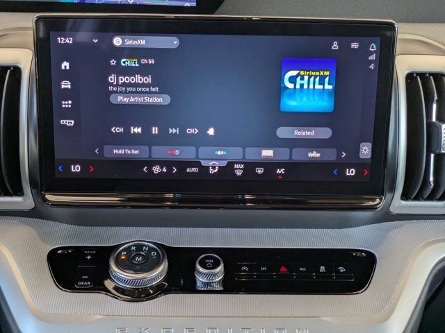 Certified 2025 Ford Expedition Active image 9